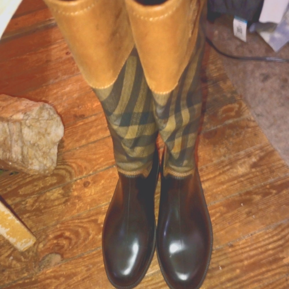 Women's Burberry rain boots